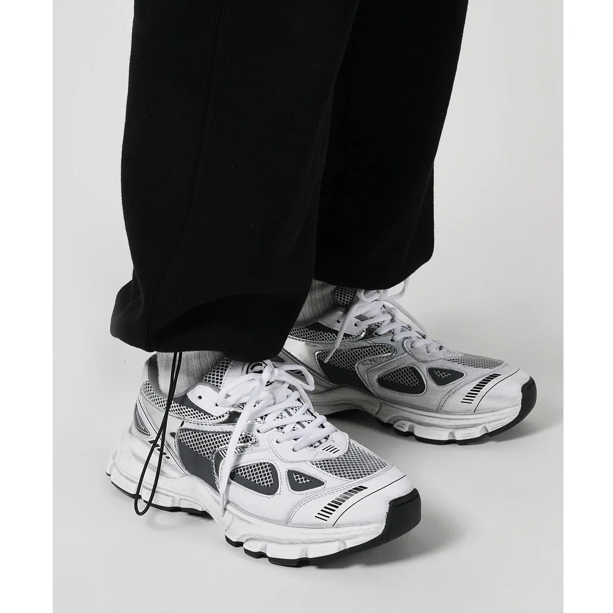 Léa Blanchet | Trendy Off White Trainers