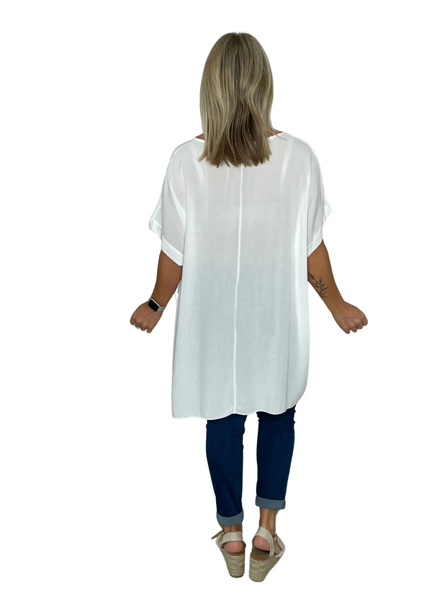Nora Oversized Heart Bouquet Design White T-Shirt